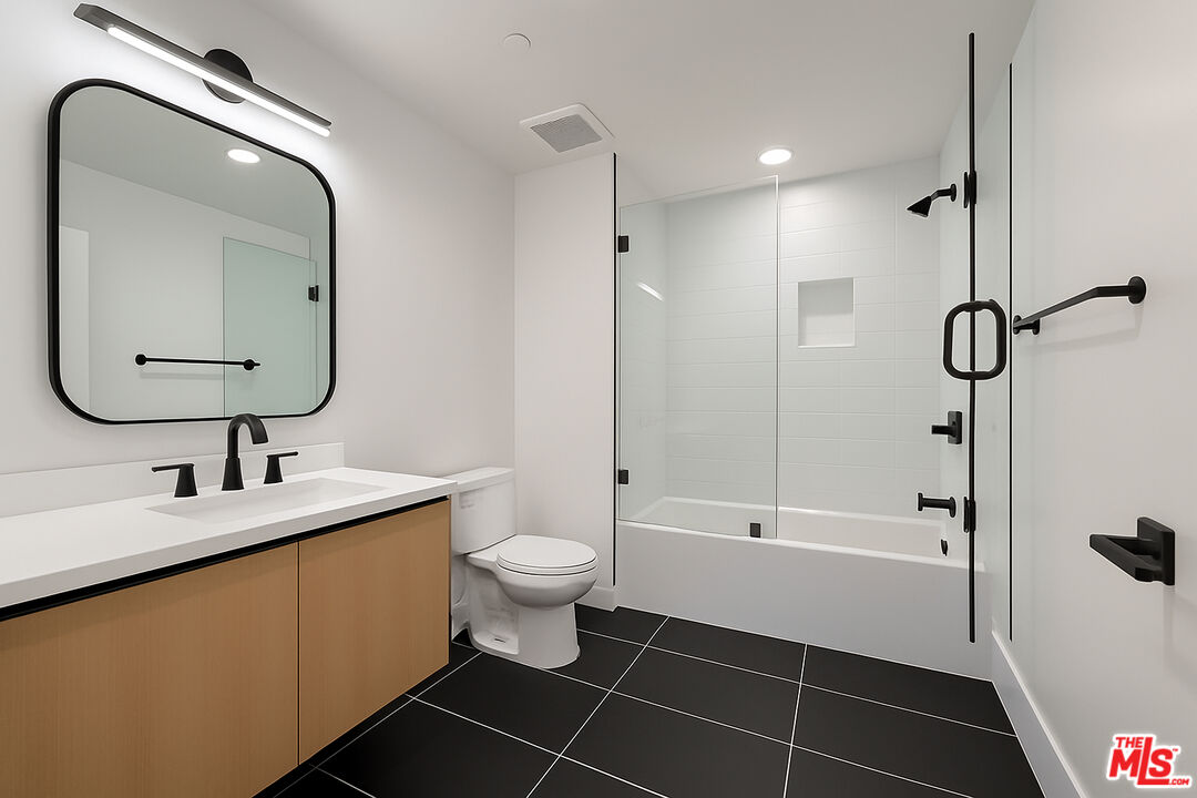 5813 Lexington Ave Unit: 201