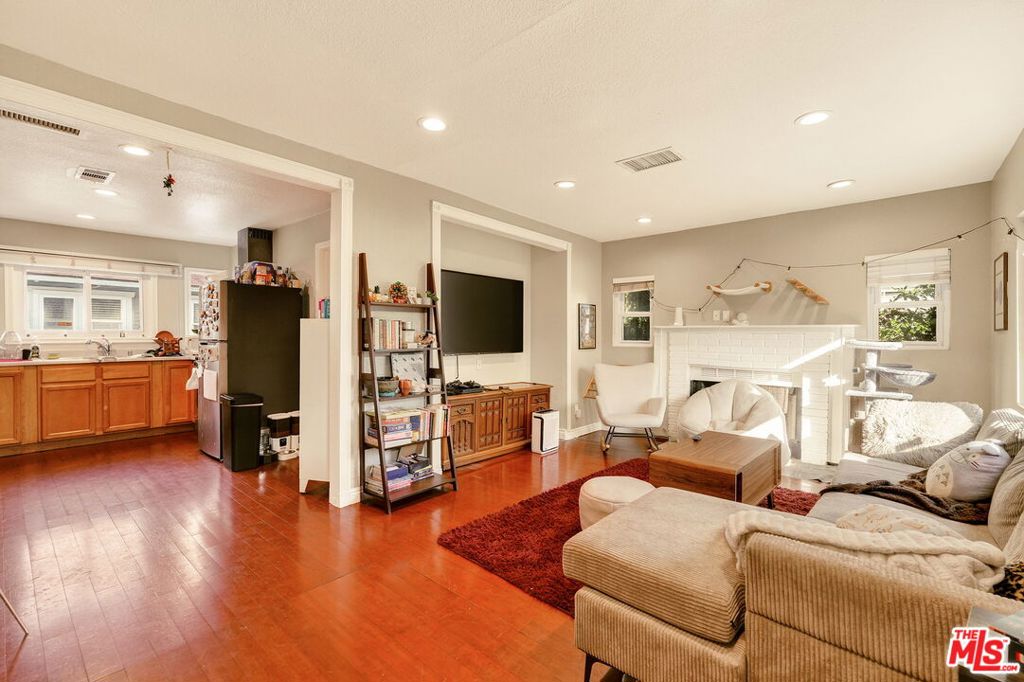 1259 N Citrus Avenue