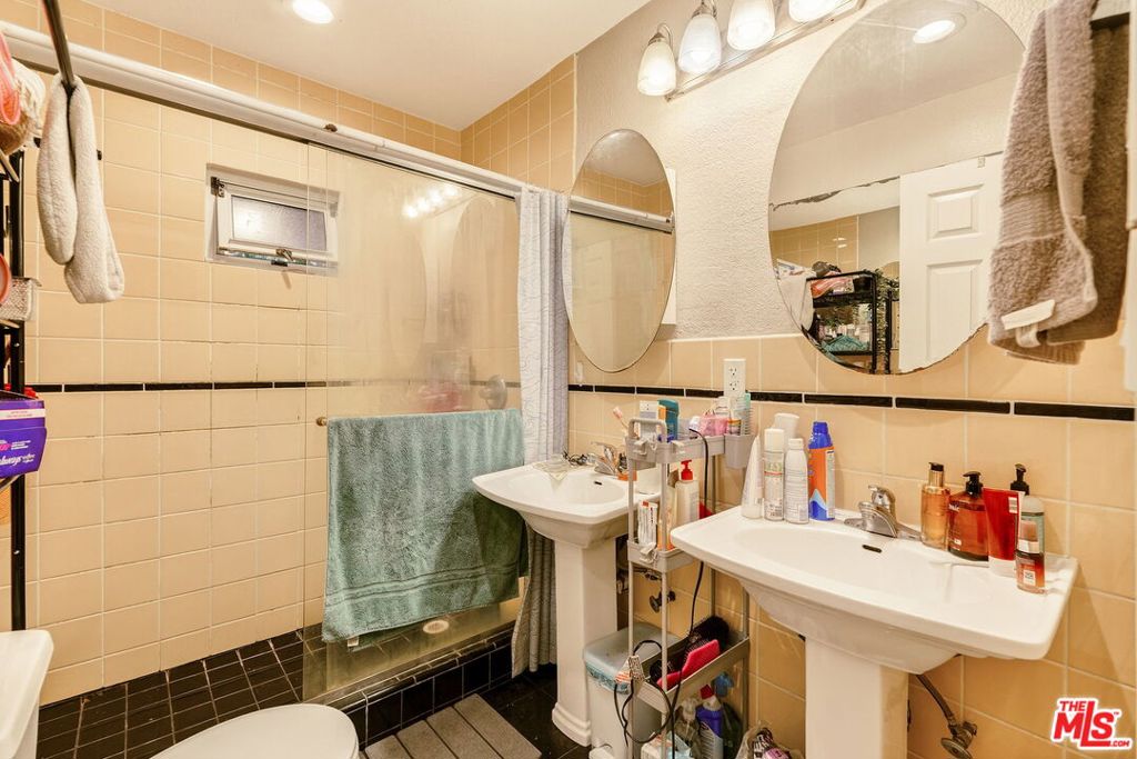 1259 N Citrus Avenue