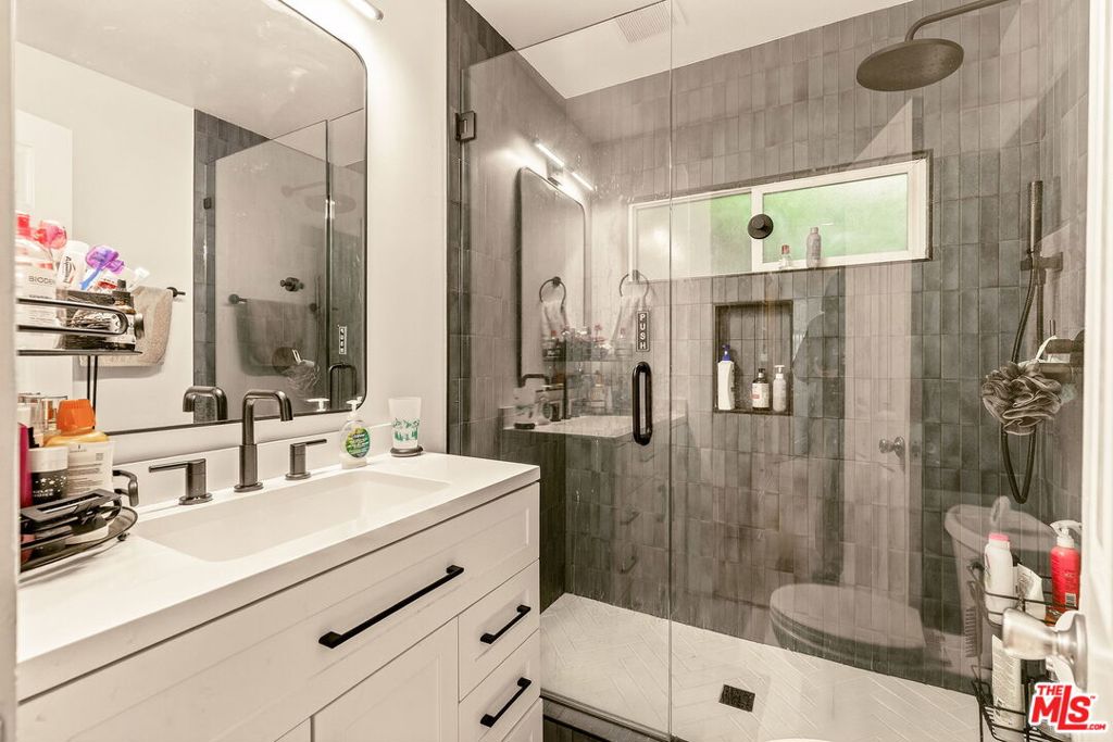 1259 N Citrus Avenue