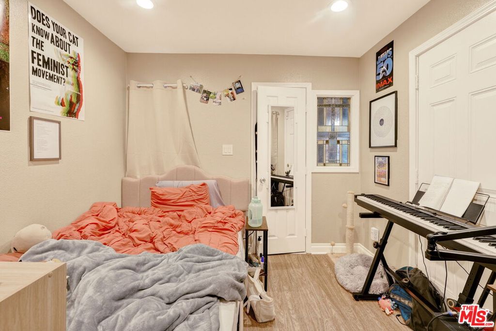 1259 N Citrus Avenue