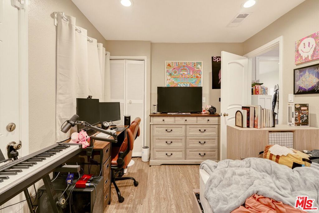 1259 N Citrus Avenue