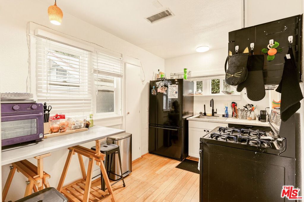 1259 N Citrus Avenue