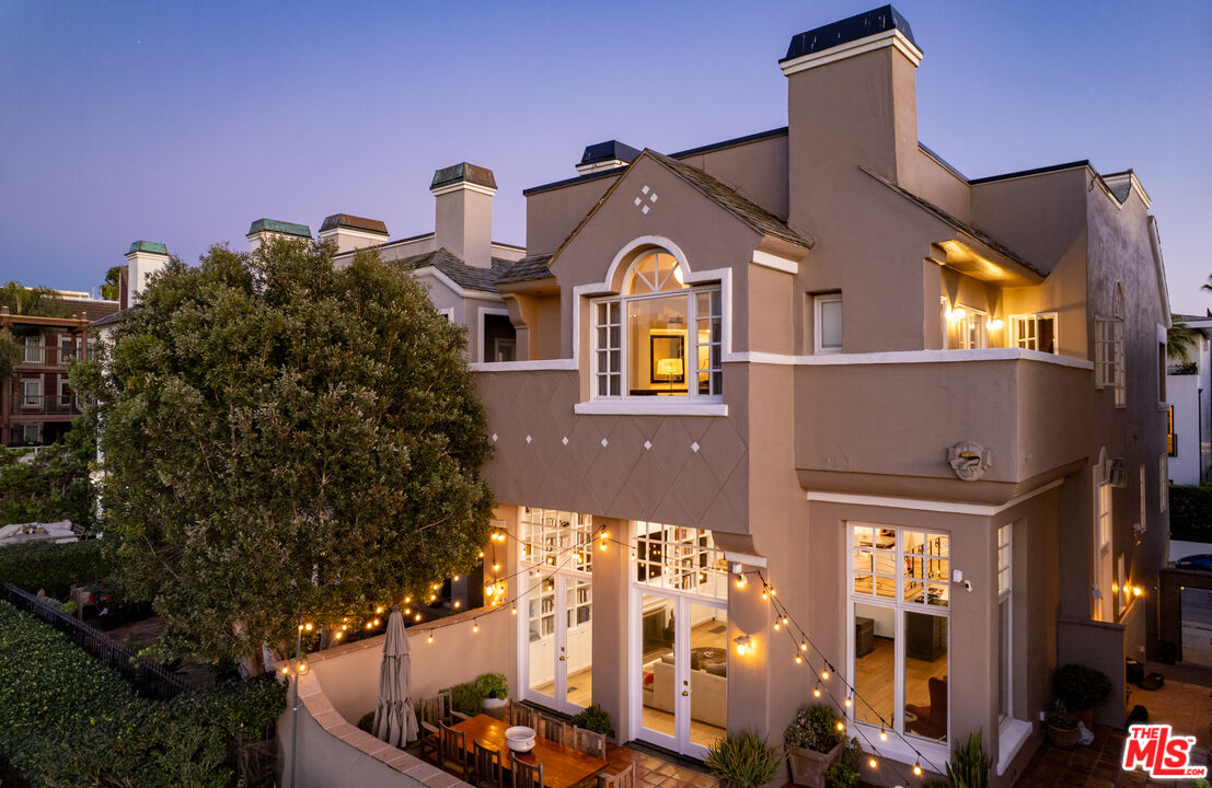 131 Roma Ct