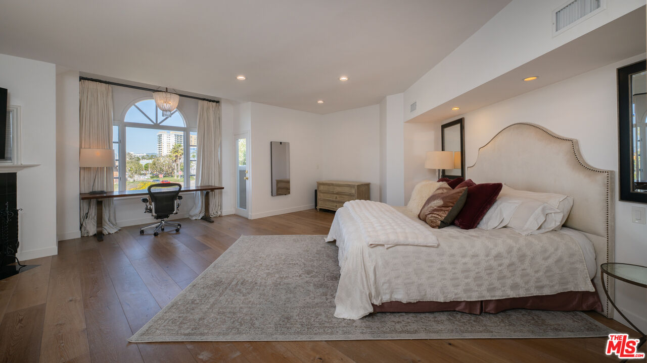 131 Roma Ct