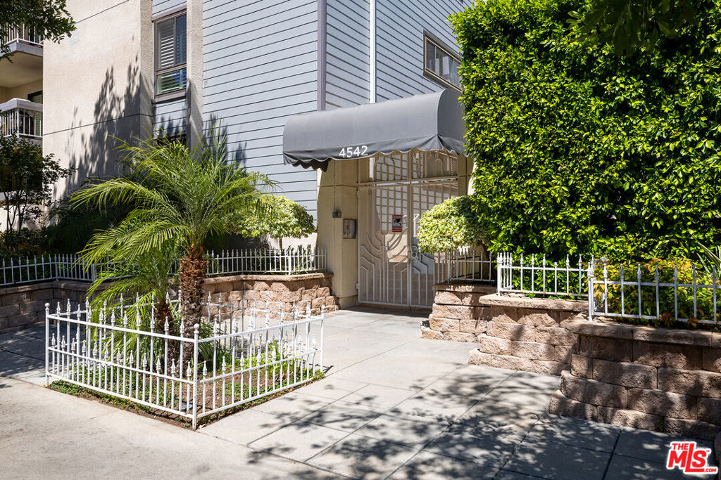 4542 Willis Avenue 206