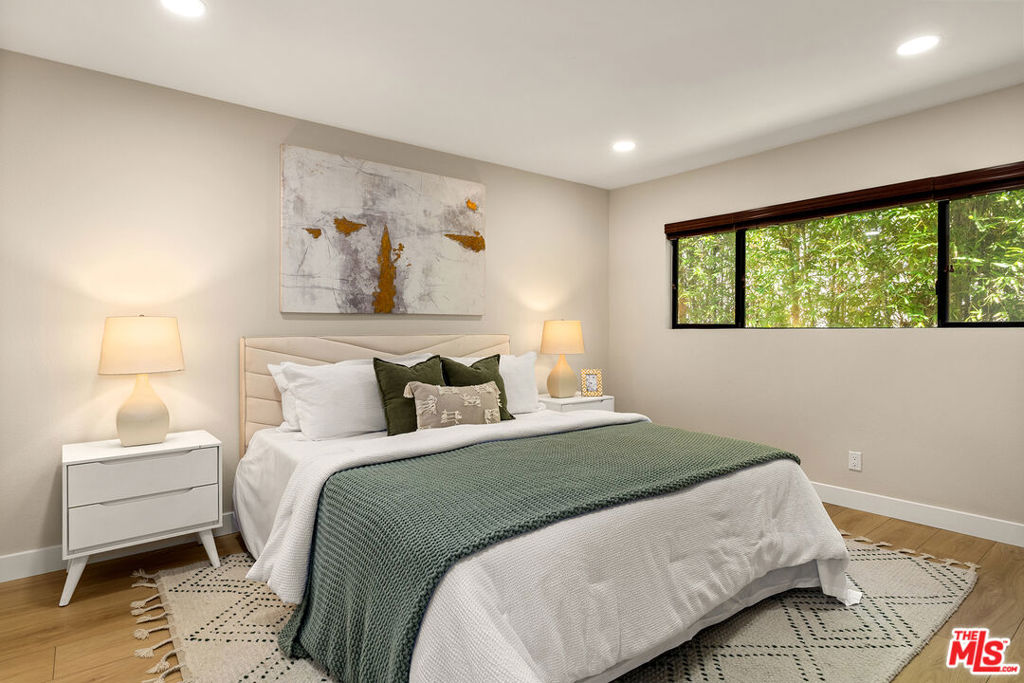 4542 Willis Avenue 206