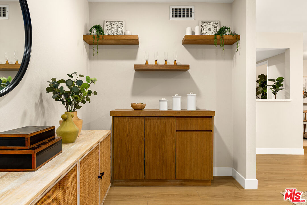 4542 Willis Ave Unit: 206