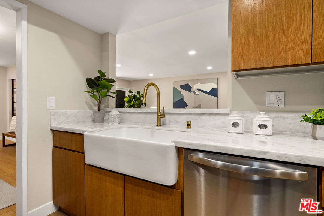 4542 Willis Ave Unit: 206