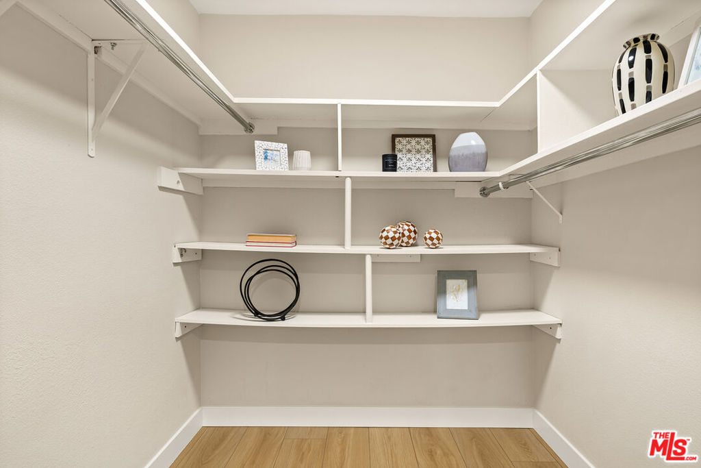 4542 Willis Avenue 206