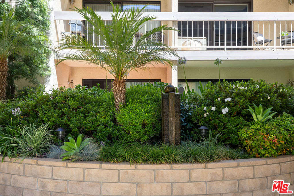 4542 Willis Avenue 206