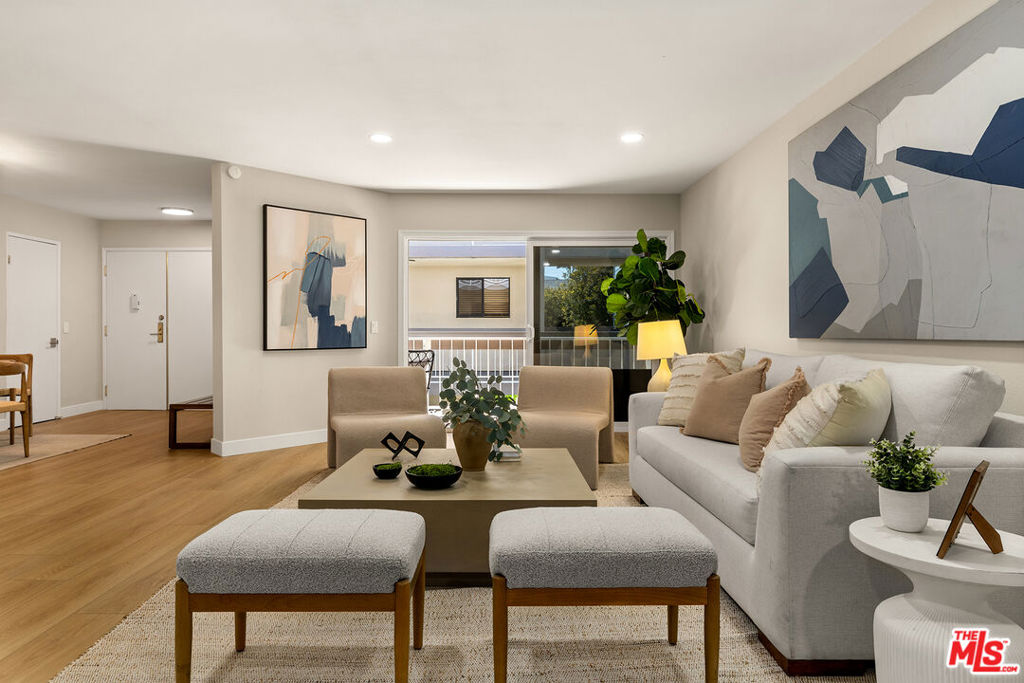 4542 Willis Avenue 206