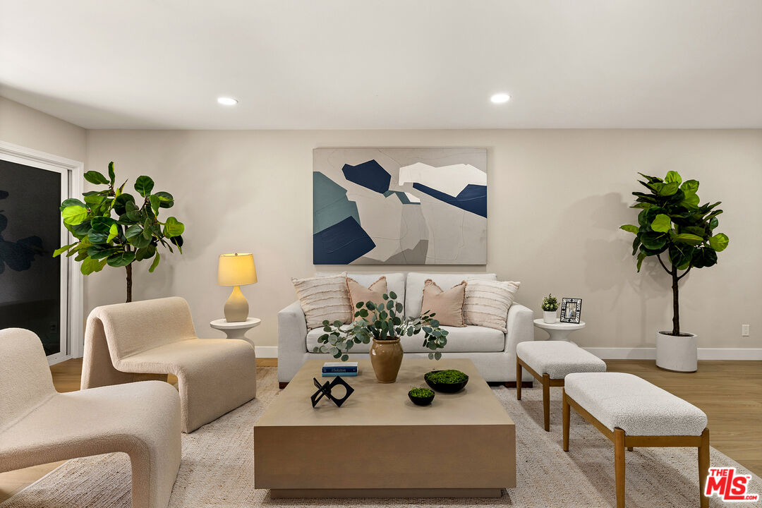 4542 Willis Ave Unit: 206