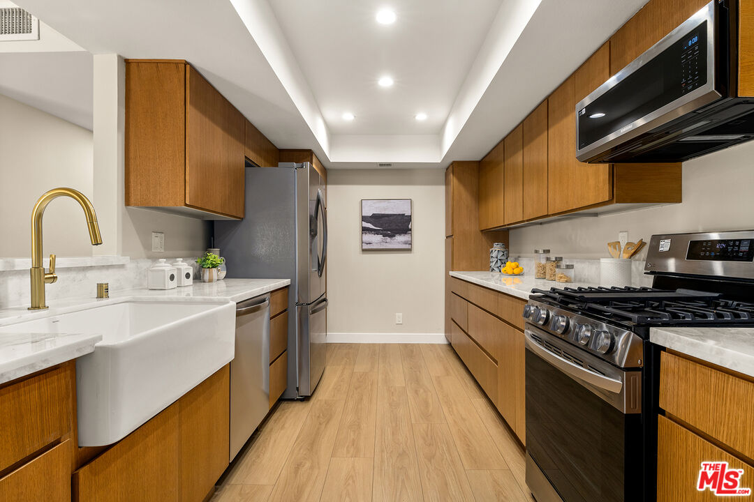 4542 Willis Ave Unit: 206