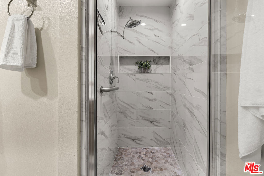 4542 Willis Avenue 206