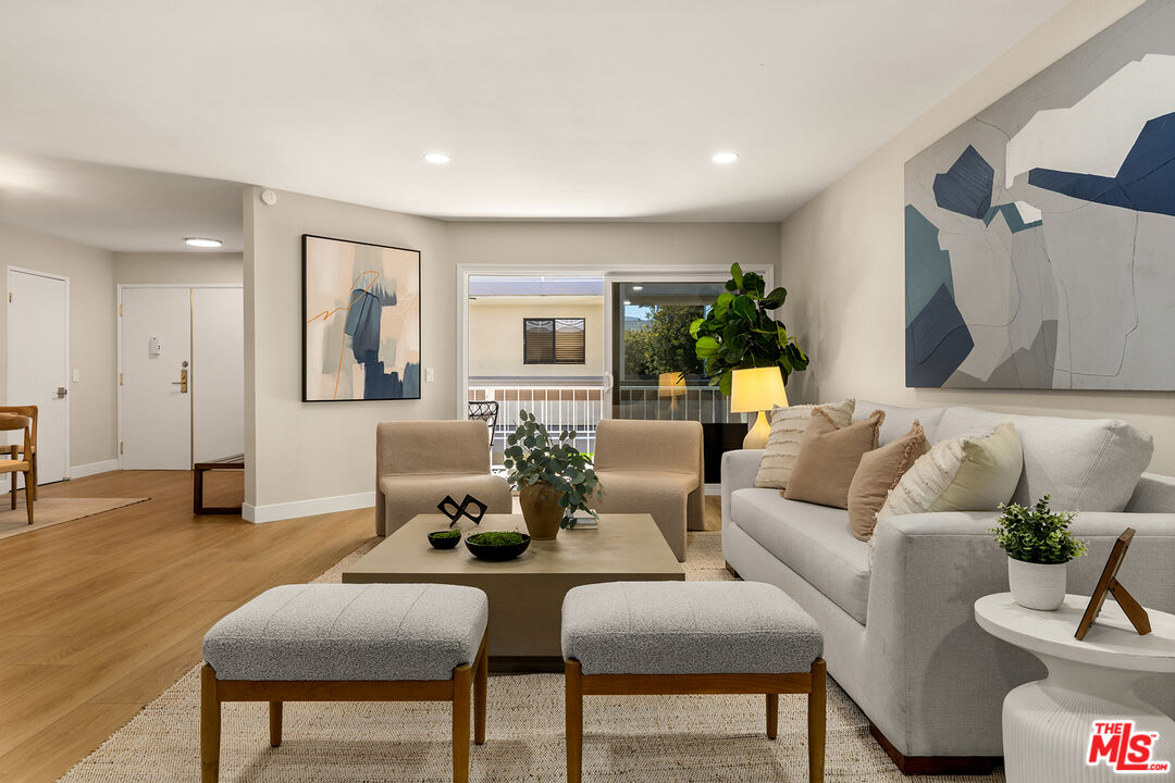 4542 Willis Ave Unit: 206