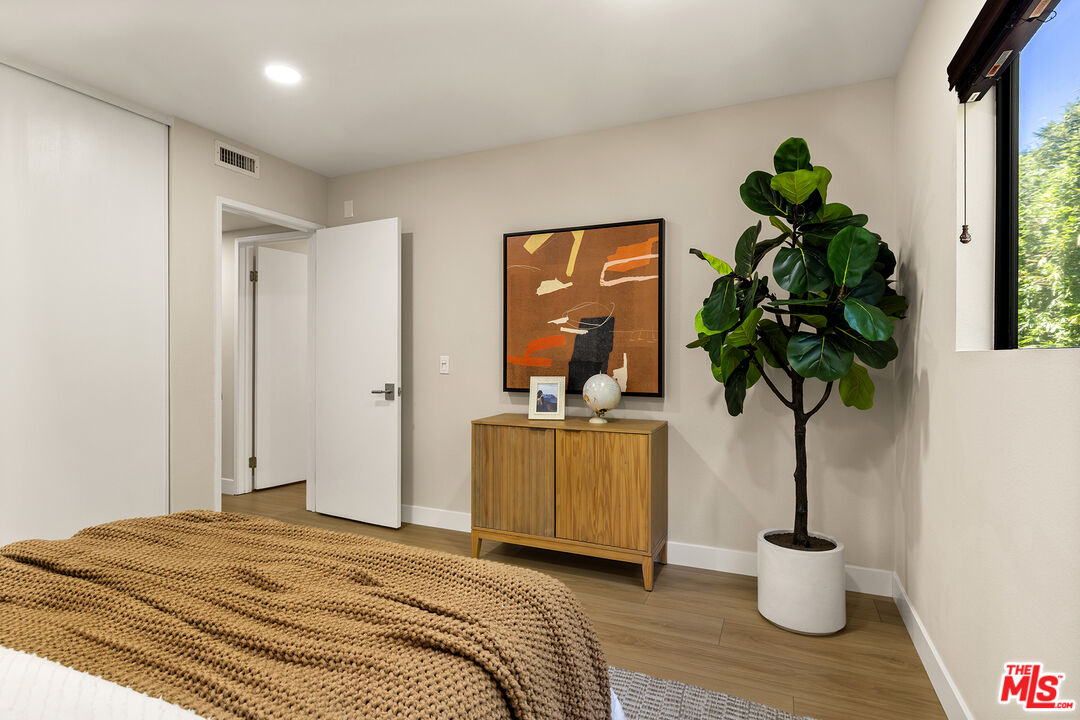 4542 Willis Ave Unit: 206