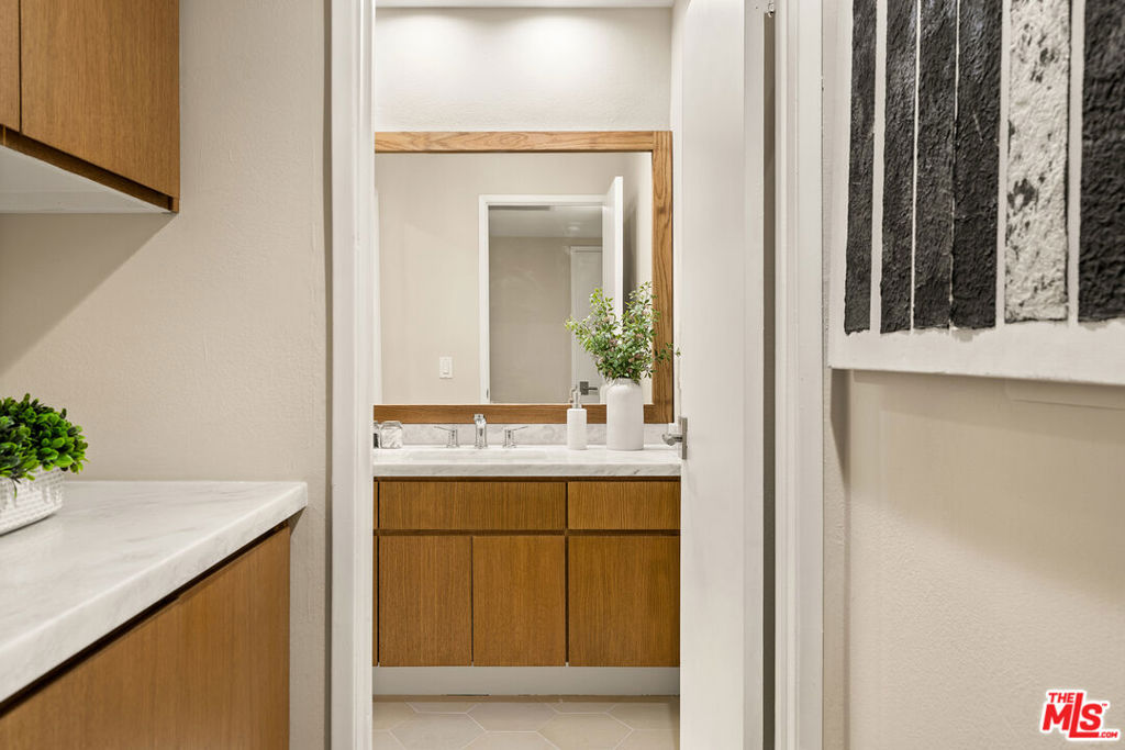 4542 Willis Avenue 206