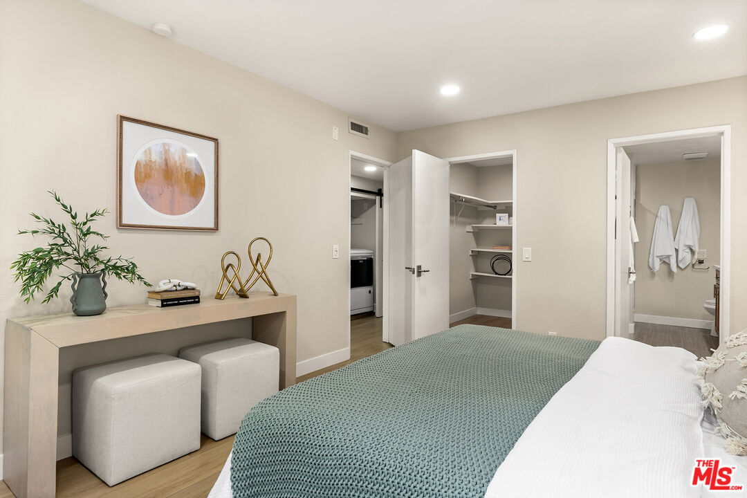 4542 Willis Ave Unit: 206