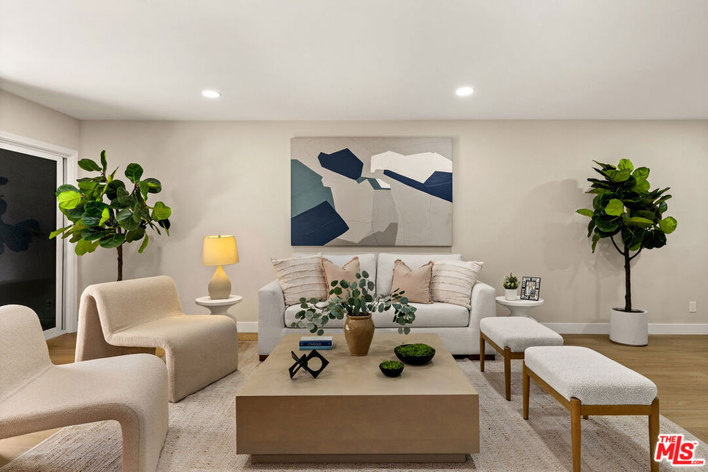 4542 Willis Avenue 206