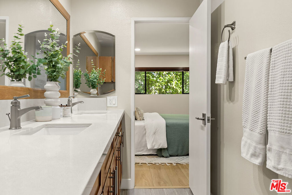 4542 Willis Avenue 206