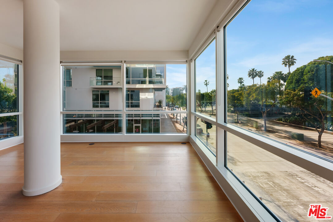 1705 Ocean Ave Unit: 208