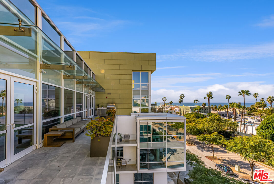 1705 Ocean Ave Unit: 208