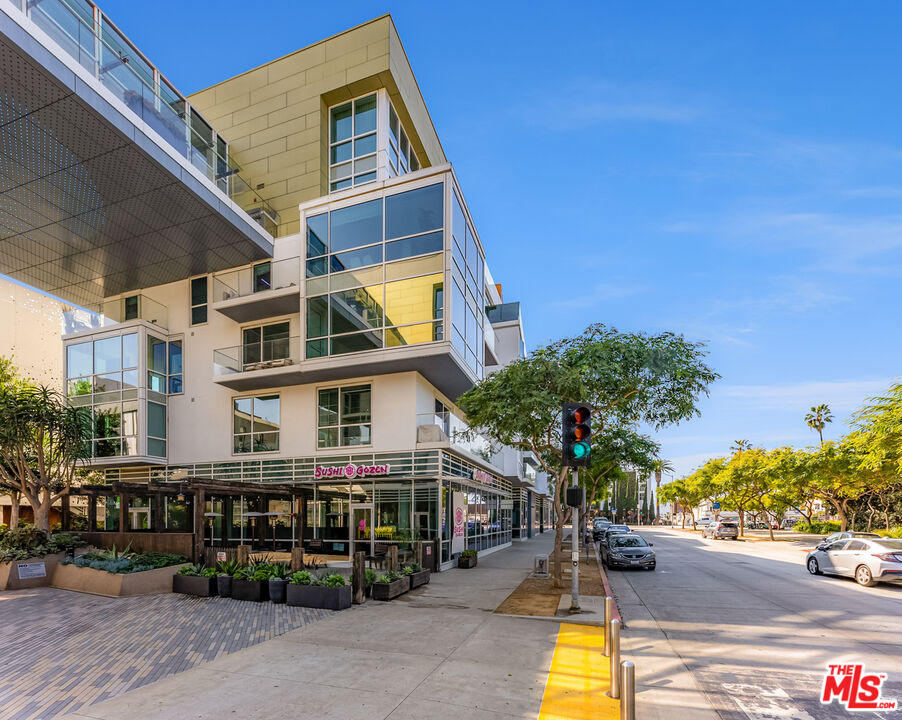 1705 Ocean Ave Unit: 208