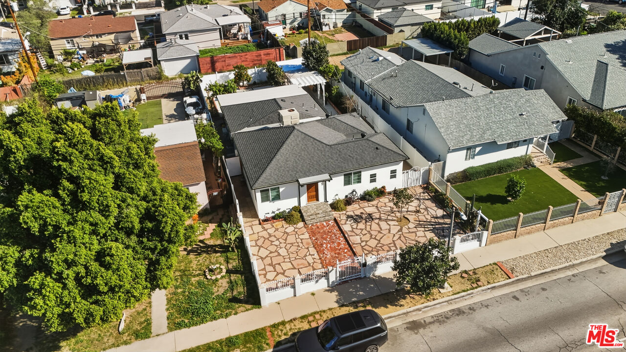 5822 Lindley Ave