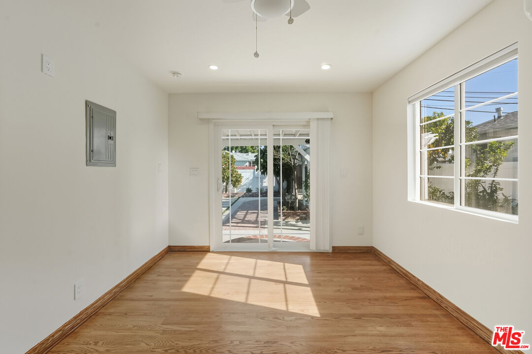 5822 Lindley Ave