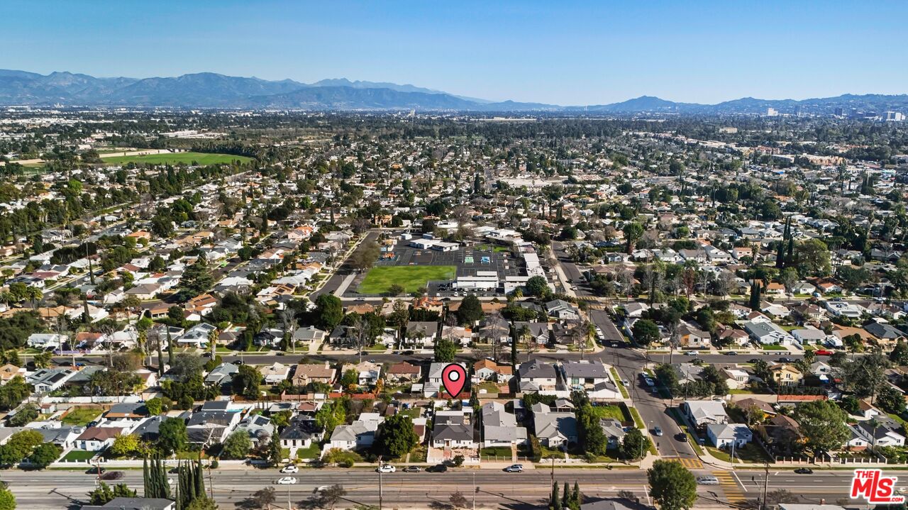 5822 Lindley Ave