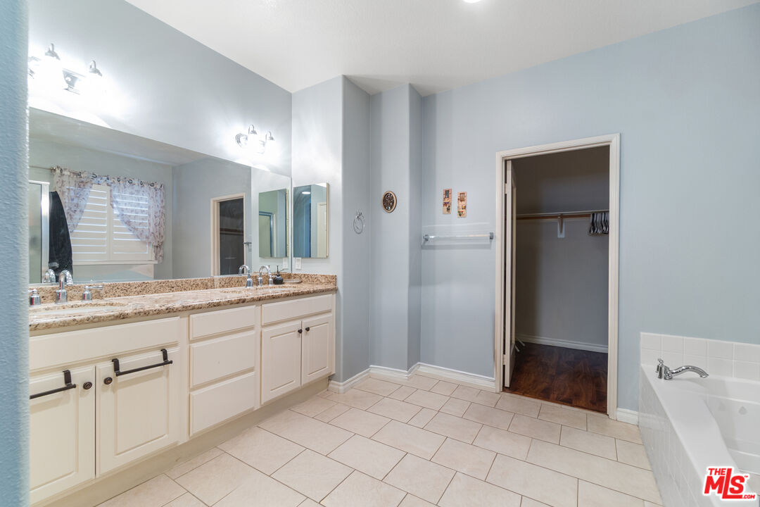 6390 N Angels Peak Dr