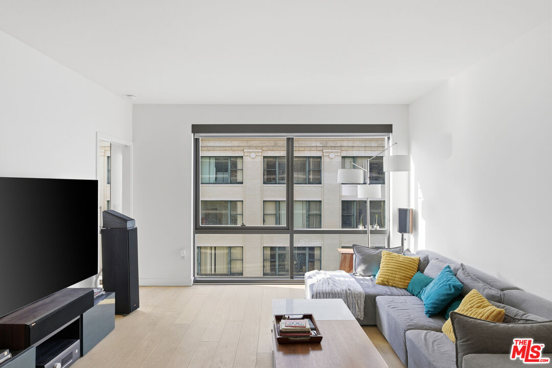 400 S Broadway Unit: 913