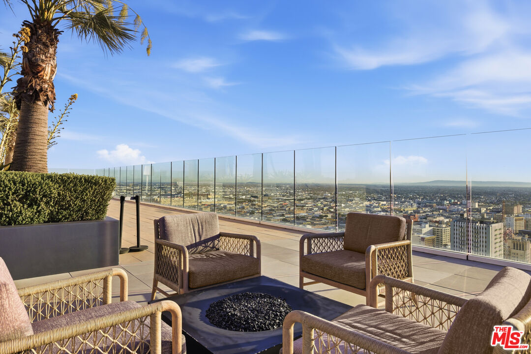 400 S Broadway Unit: 913