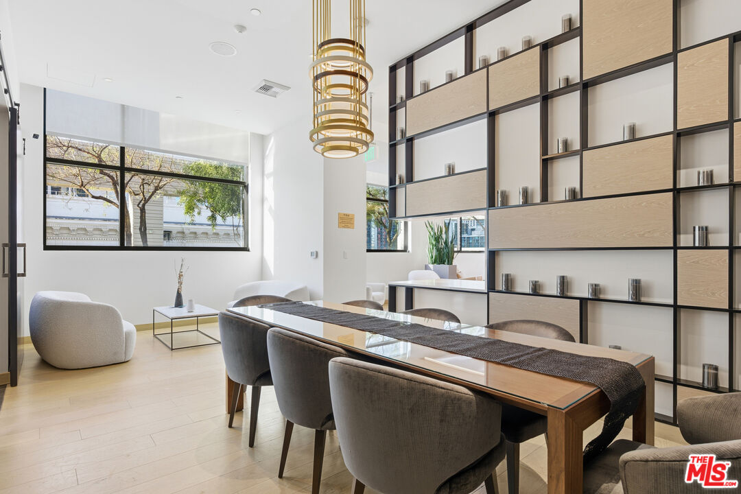 400 S Broadway Unit: 913