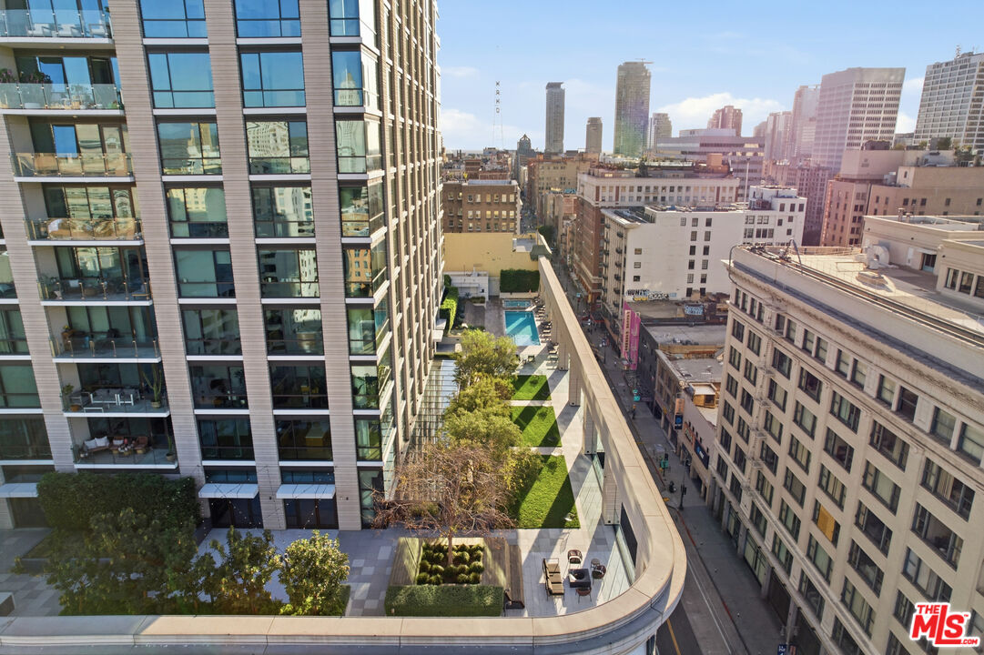 400 S Broadway Unit: 913