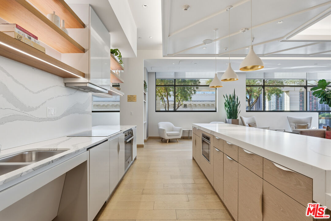 400 S Broadway Unit: 913