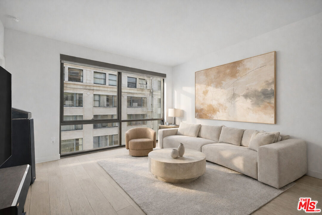 400 S Broadway Unit: 913