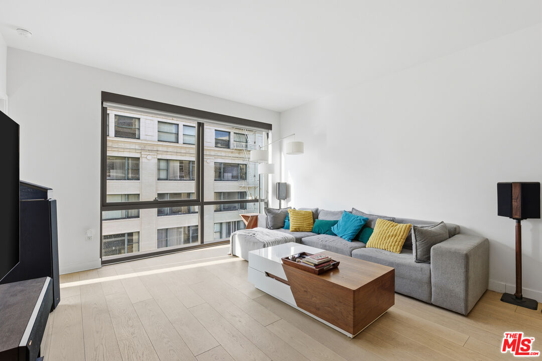 400 S Broadway Unit: 913