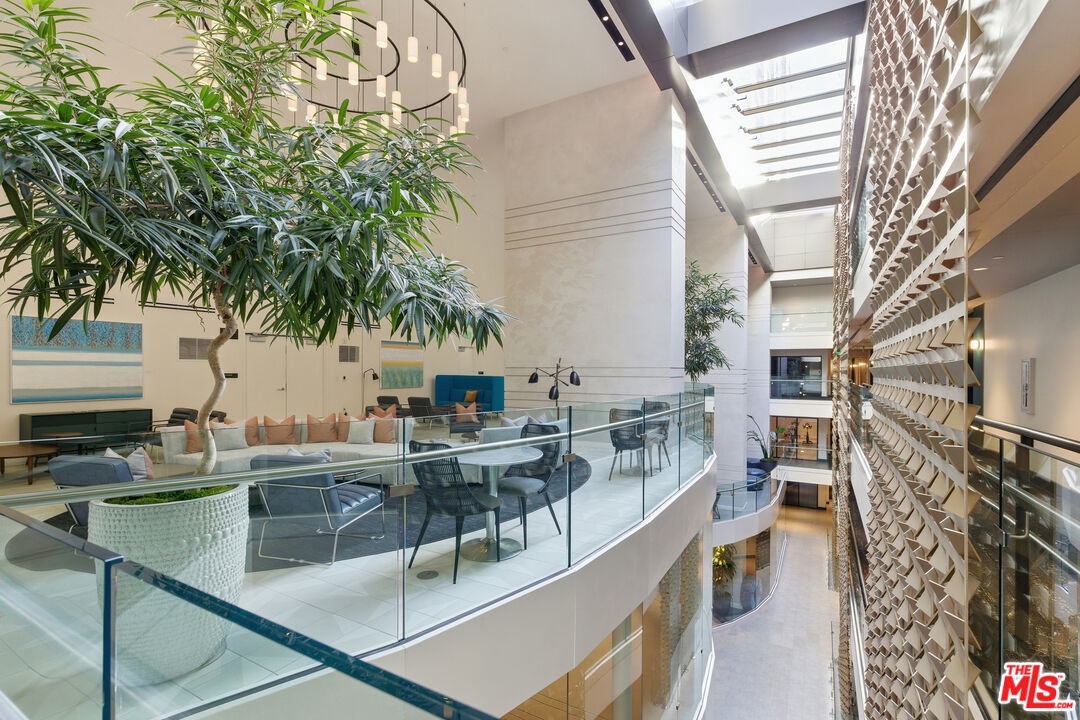 400 S Broadway Unit: 913