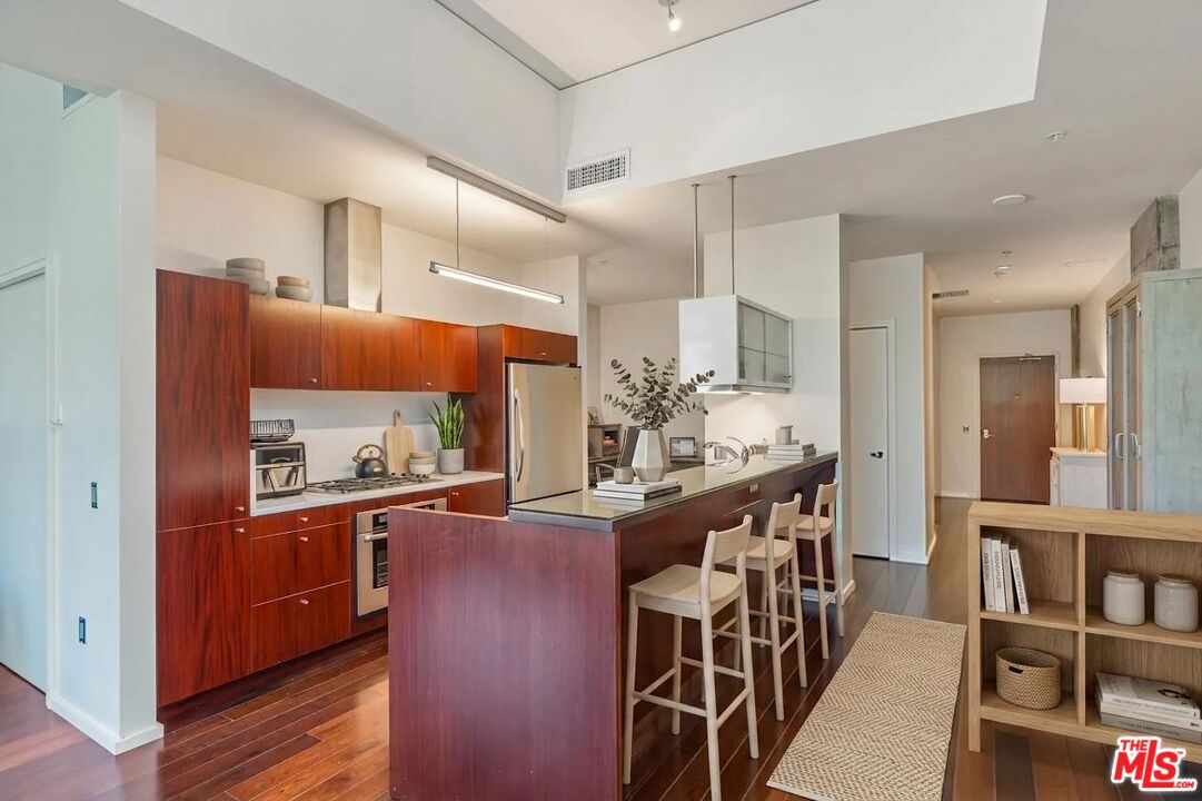 1155 S Grand Ave Unit: 505