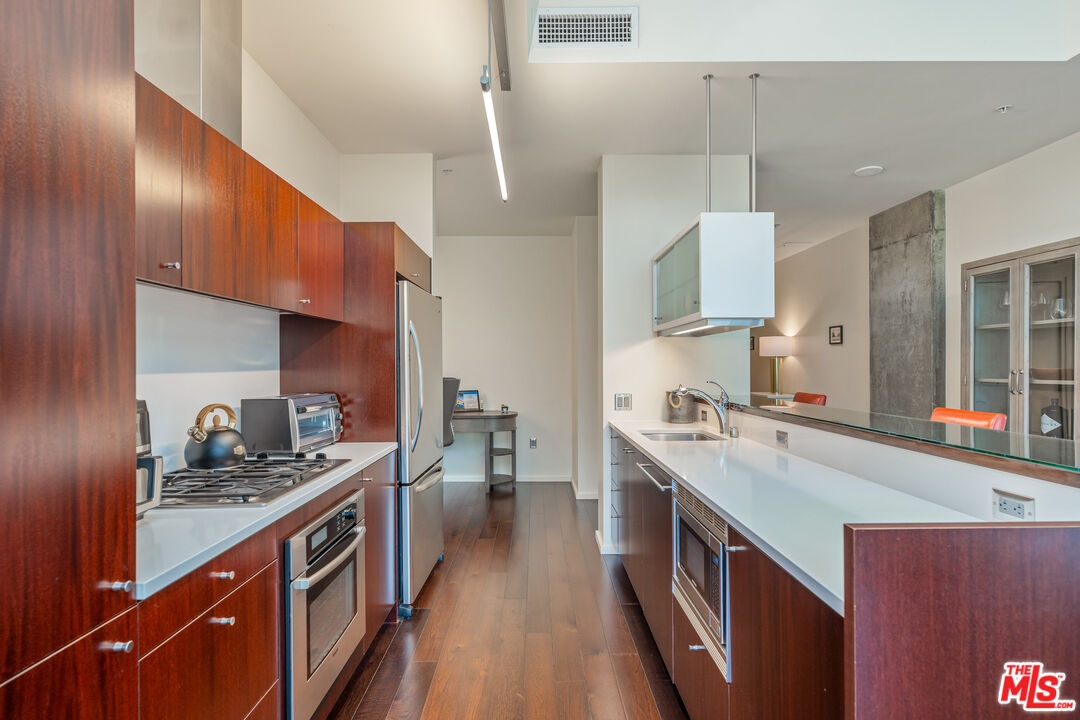1155 S Grand Ave Unit: 505