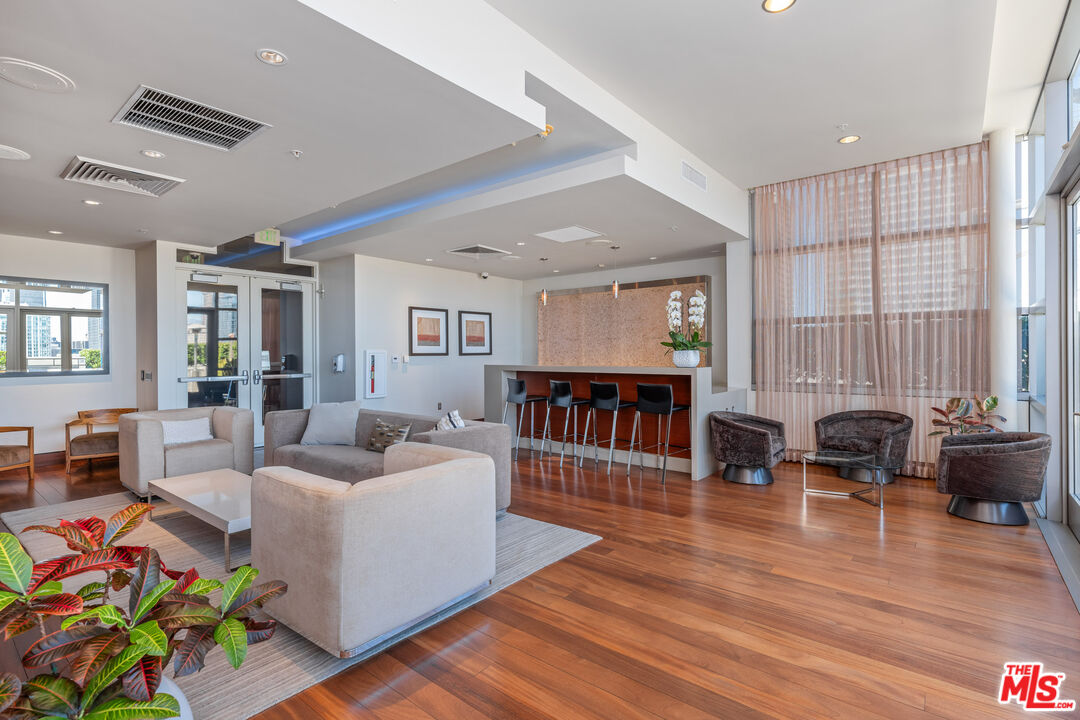 1155 S Grand Ave Unit: 505