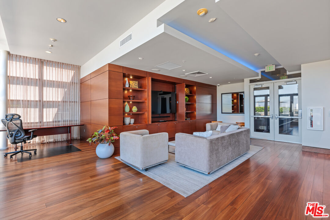 1155 S Grand Ave Unit: 505