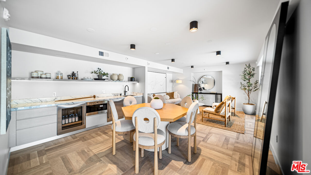 153 San Vicente Blvd Unit: 3E