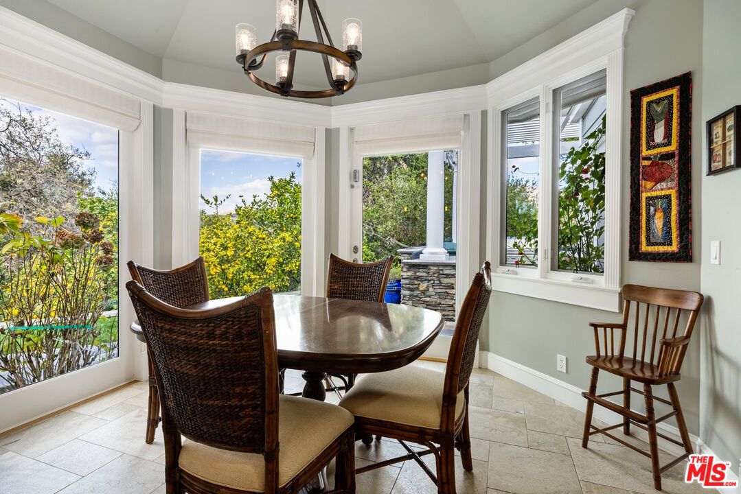 5163 Lakeview Canyon Rd