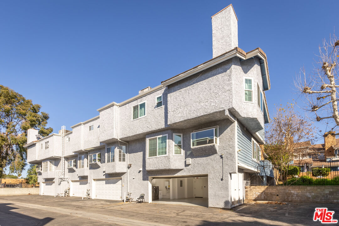 18721 Hatteras St Unit: 10