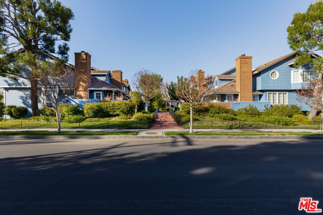 18721 Hatteras St Unit: 10