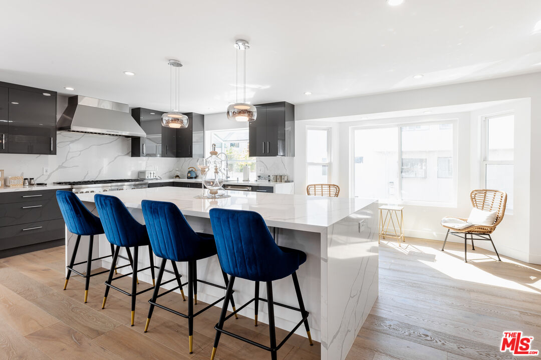 18721 Hatteras St Unit: 10