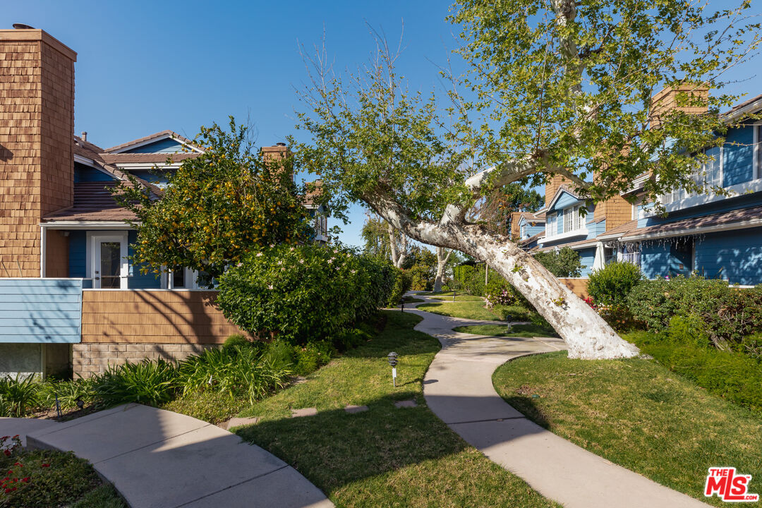 18721 Hatteras St Unit: 10